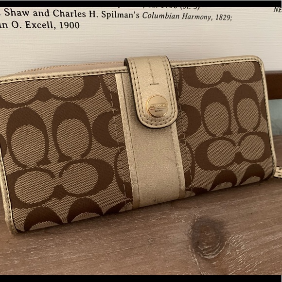 Coach Wallet - Picture 1 of 4